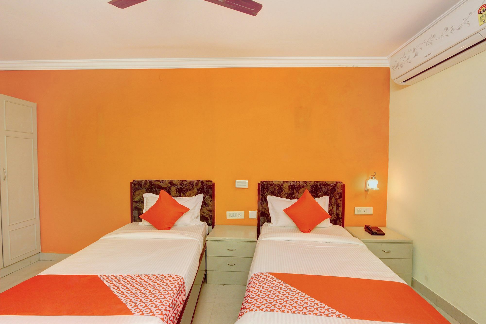 Oyo 10596 Hotel Indu حيدر أباد المظهر الخارجي الصورة