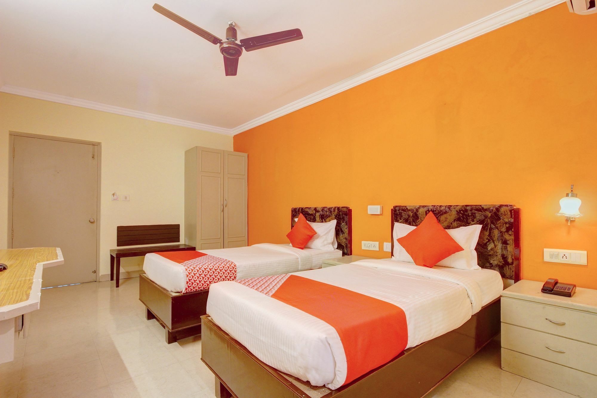 Oyo 10596 Hotel Indu حيدر أباد المظهر الخارجي الصورة