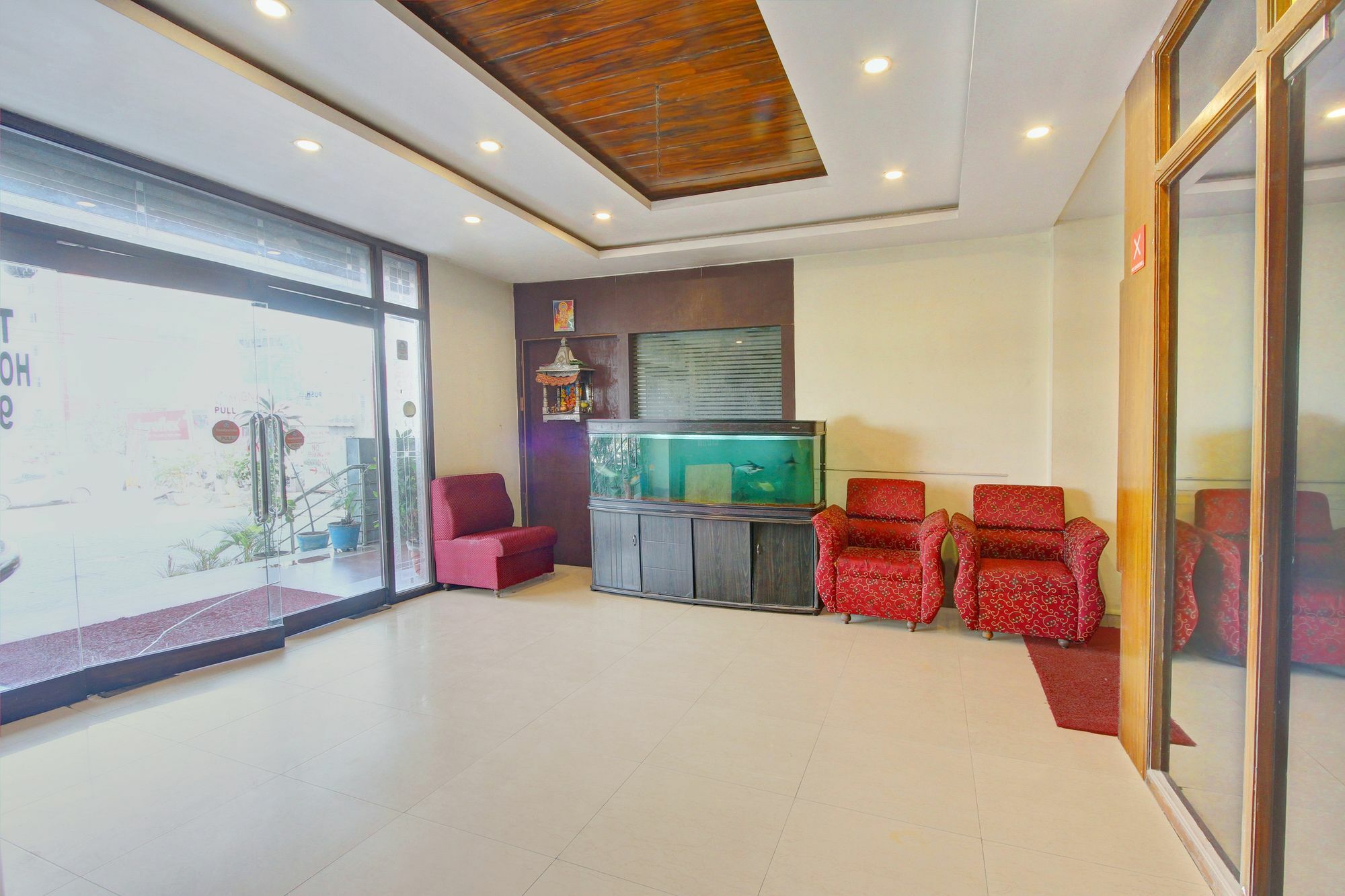 Oyo 10596 Hotel Indu حيدر أباد المظهر الخارجي الصورة