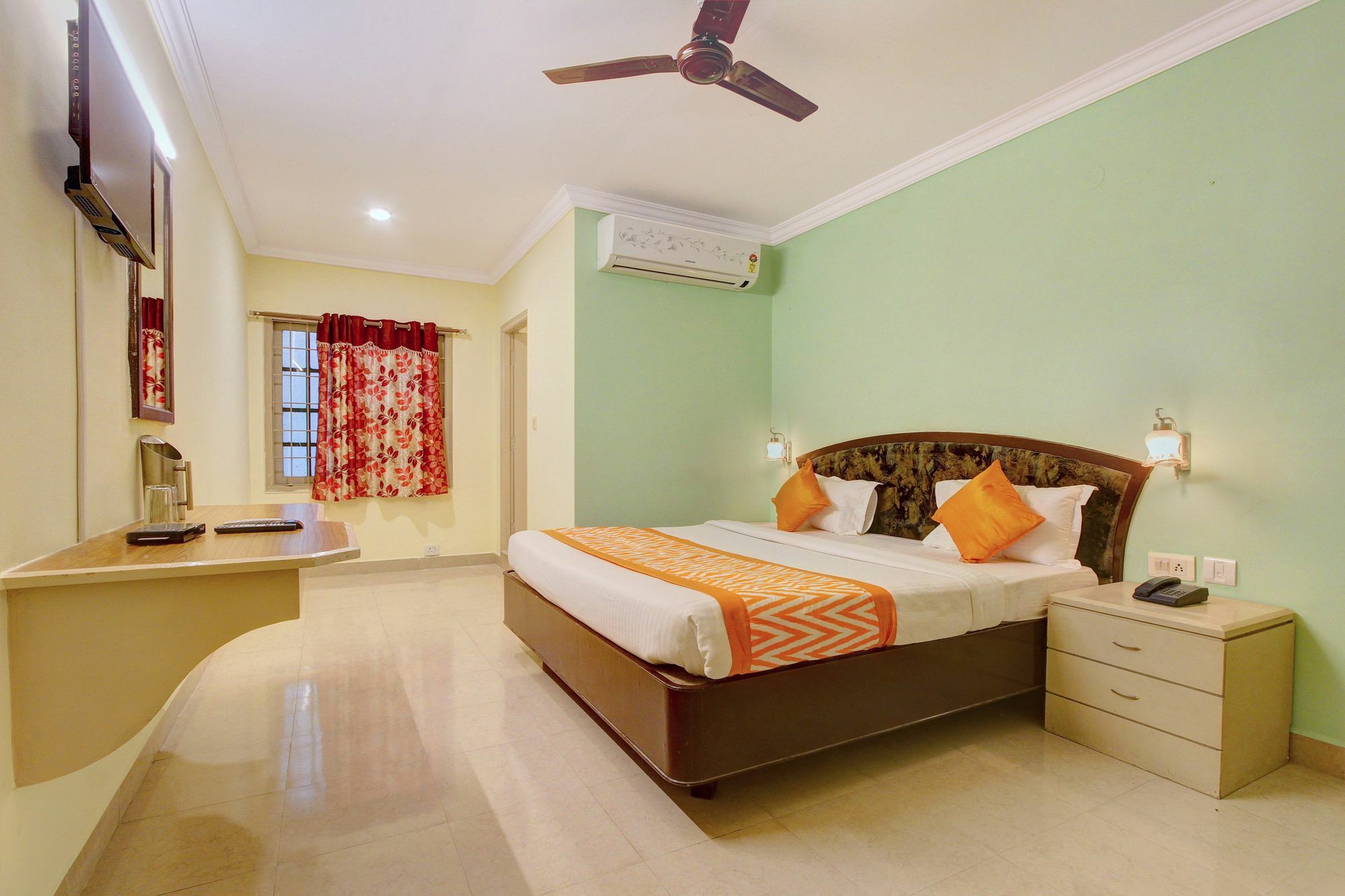 Oyo 10596 Hotel Indu حيدر أباد المظهر الخارجي الصورة